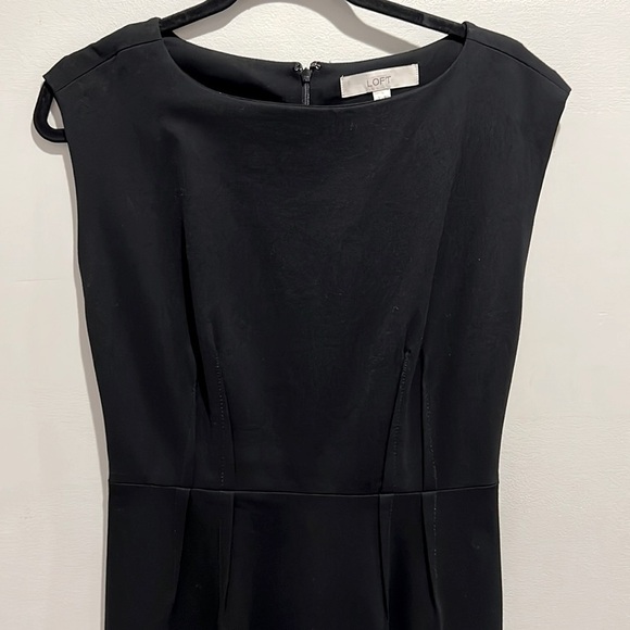 LOFT Dresses & Skirts - LOFT Black shift dress with front and back darts.  Size 6 T